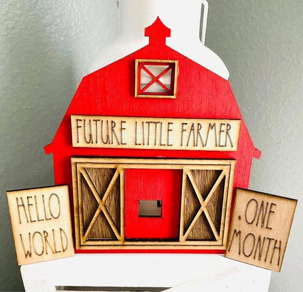 14 Piece Red Barn Themed Interchangeable Baby Milestones